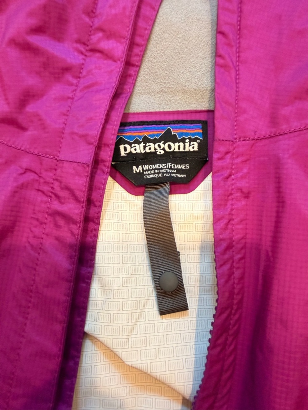 Patagonia Women’s Medium Waterproof Hooded Rain Jacket H2No Shell Lightweight - Picture 2 of 2